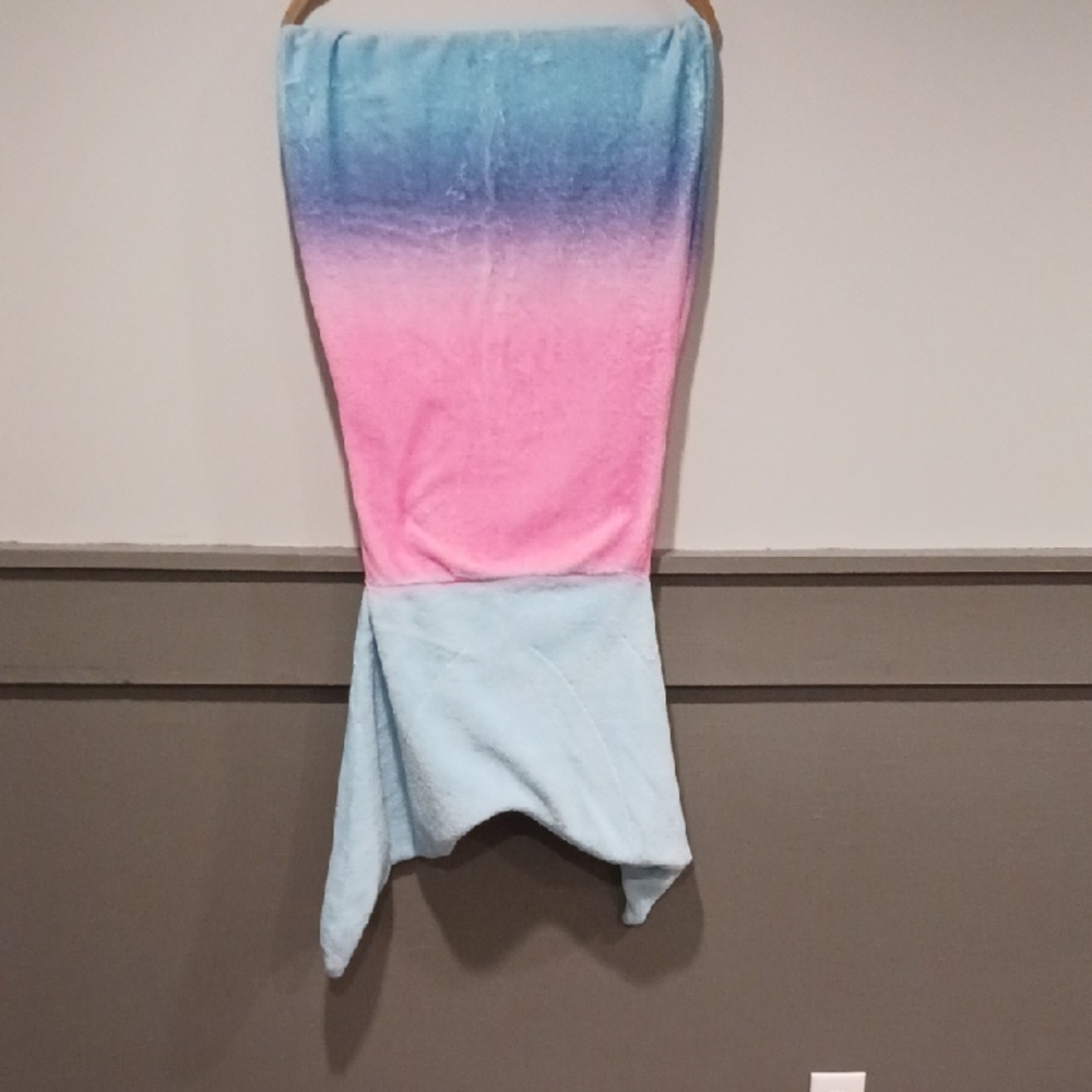 Mermaid Tail Blanket - Pink and Blue